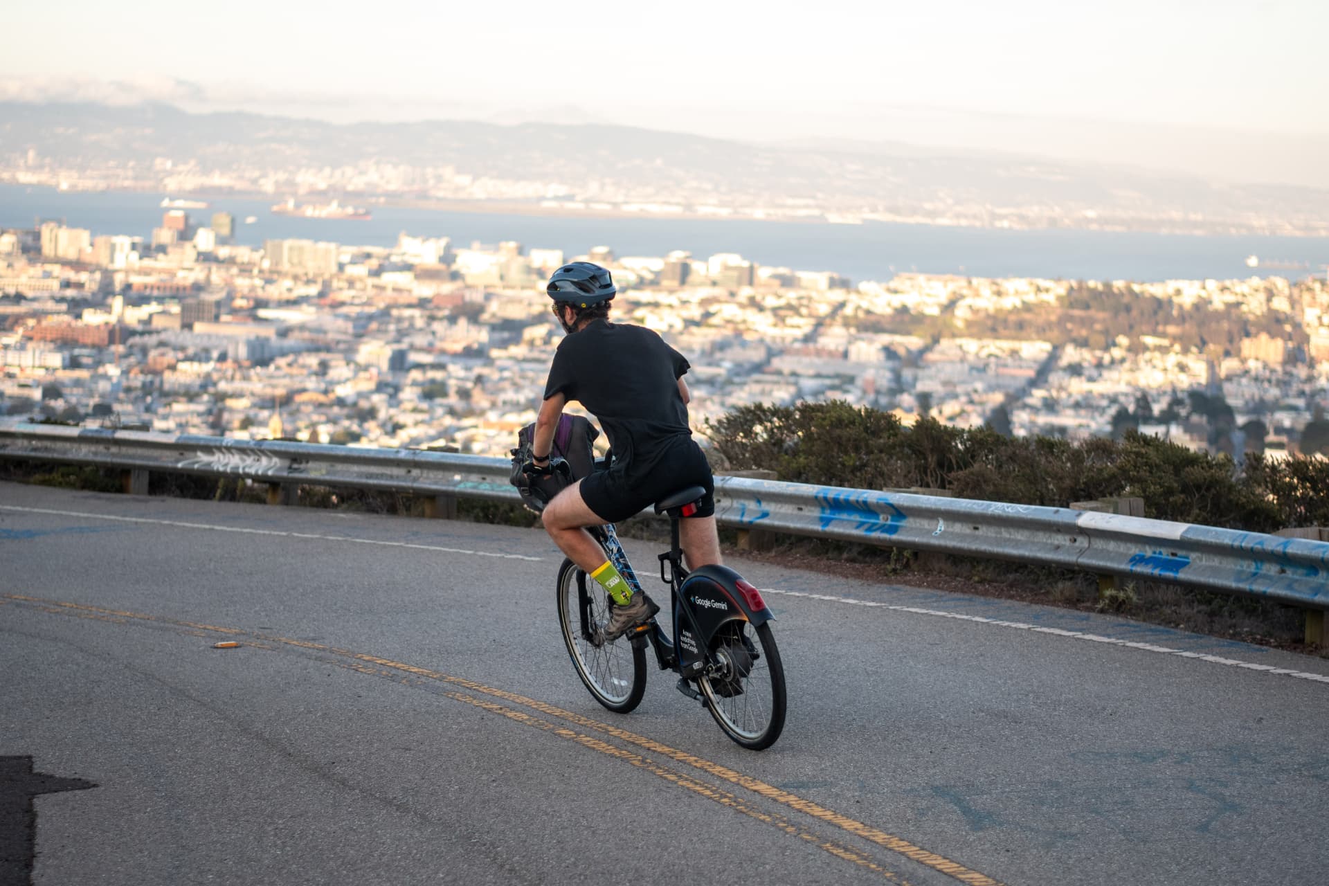 Looking out over the bay and San Francisco from the top of Twin Peaks